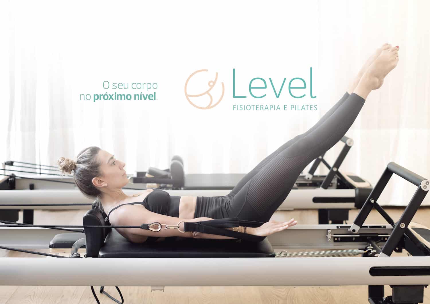 Apresentação do logo com imagem de uma mulher em aparelho de pilates